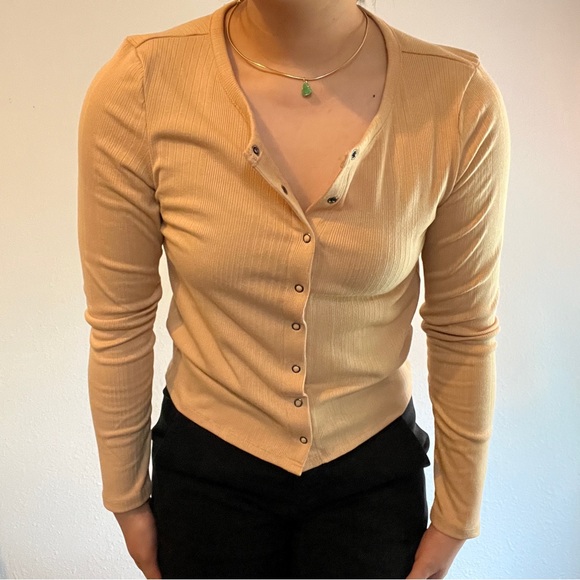 Button Up Top - Picture 2 of 6